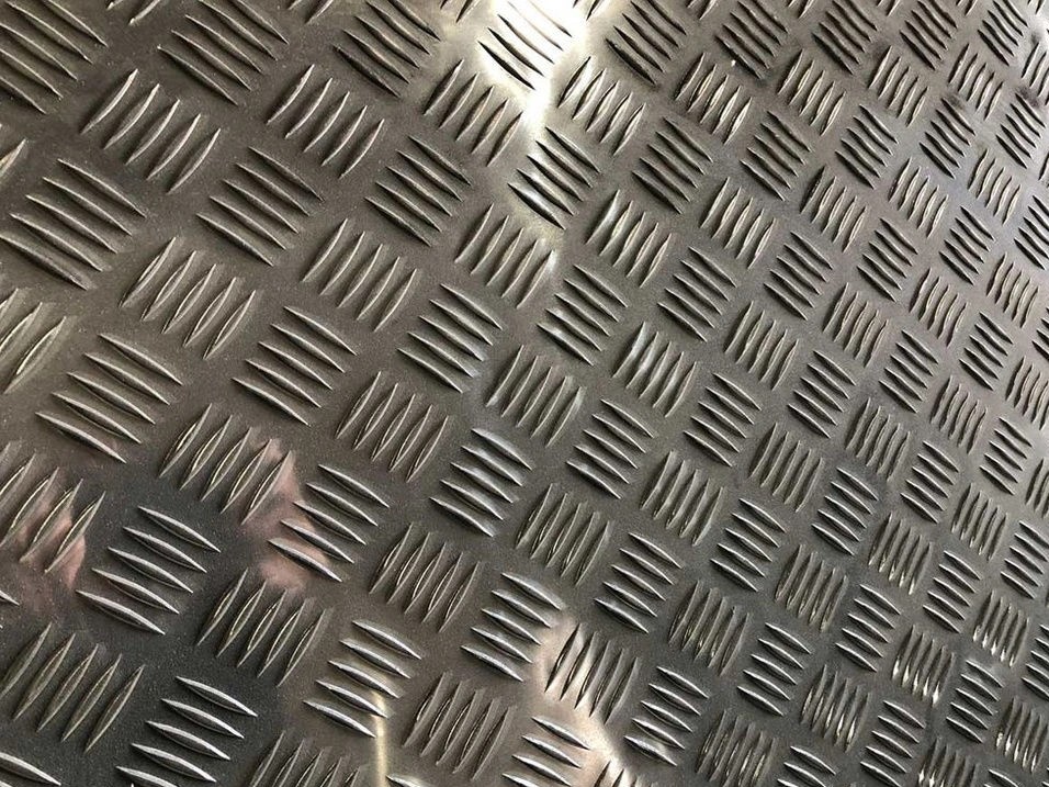 Нержавеющий рифленый лист 2000 мм 1000 мм 1 мм AISI 430